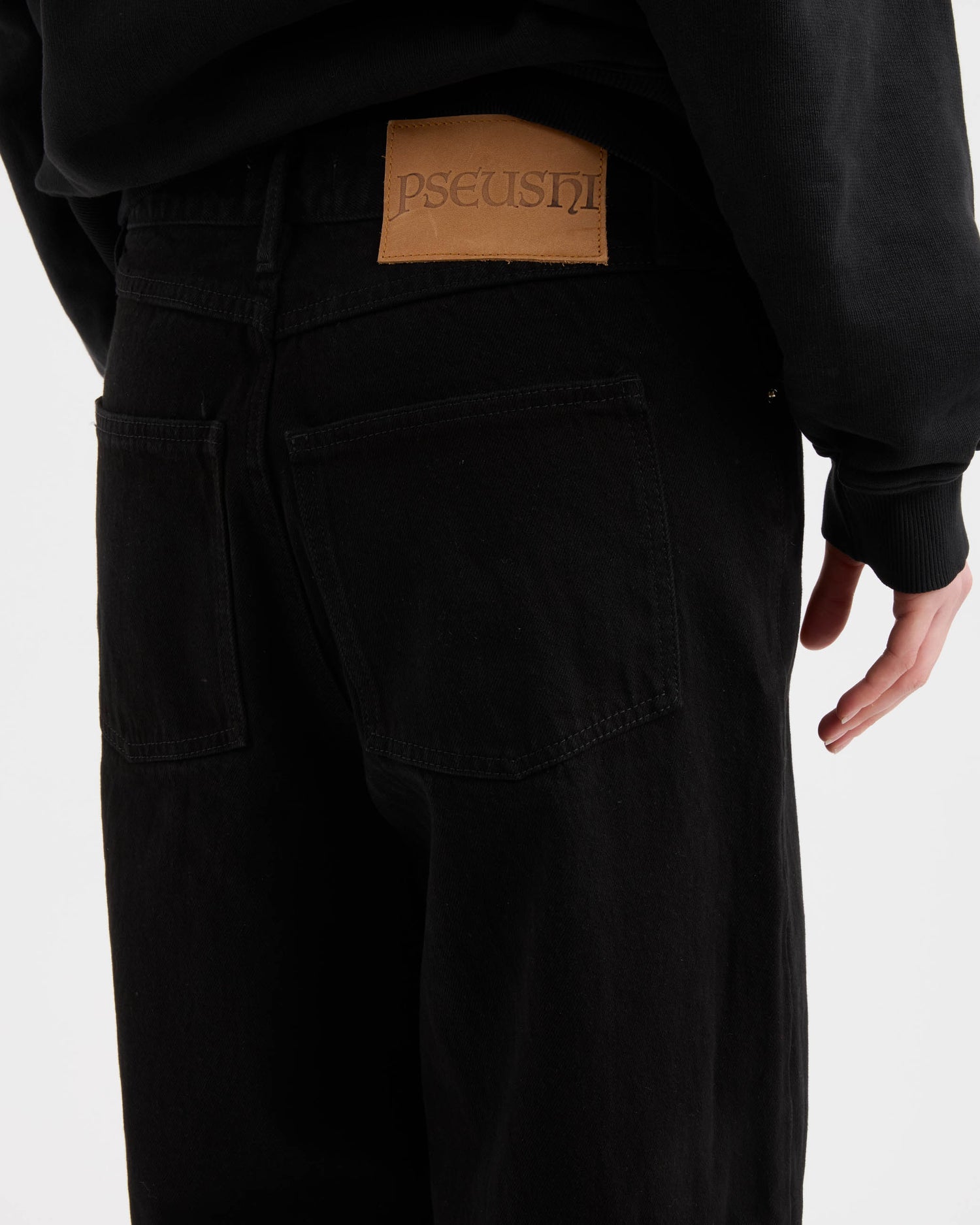 Loose Jeans - Overdyed Black