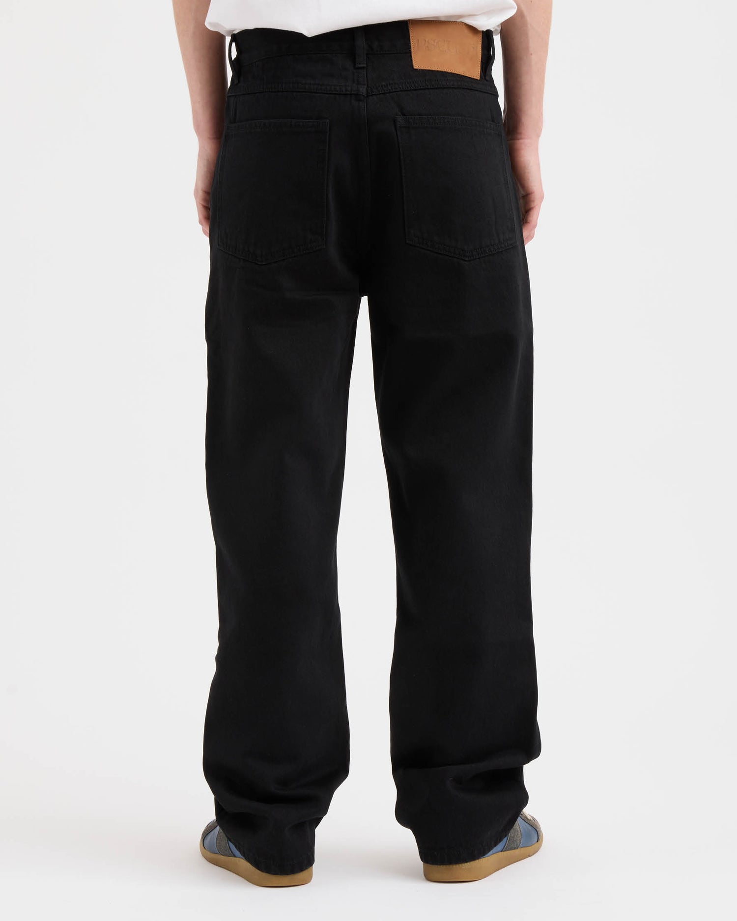 Standard Cut Jeans - Rinsed Black